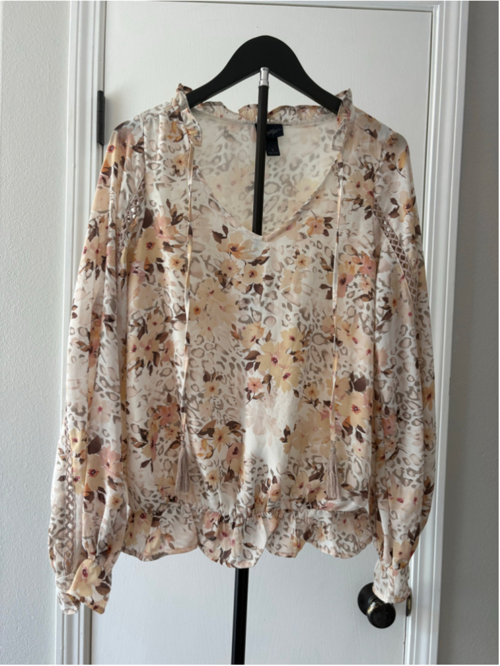 Daytrip Floral Leopard Print Blouse Size Small Crochet Lace Tassel